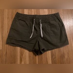 vuori Vintage Ripstop Shorts - olive green, size M